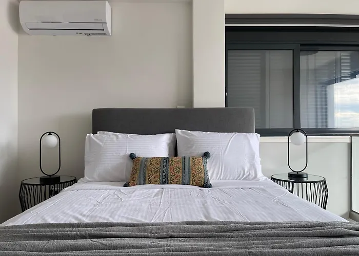 Gleaming Apartments Near Athens Metro Mall