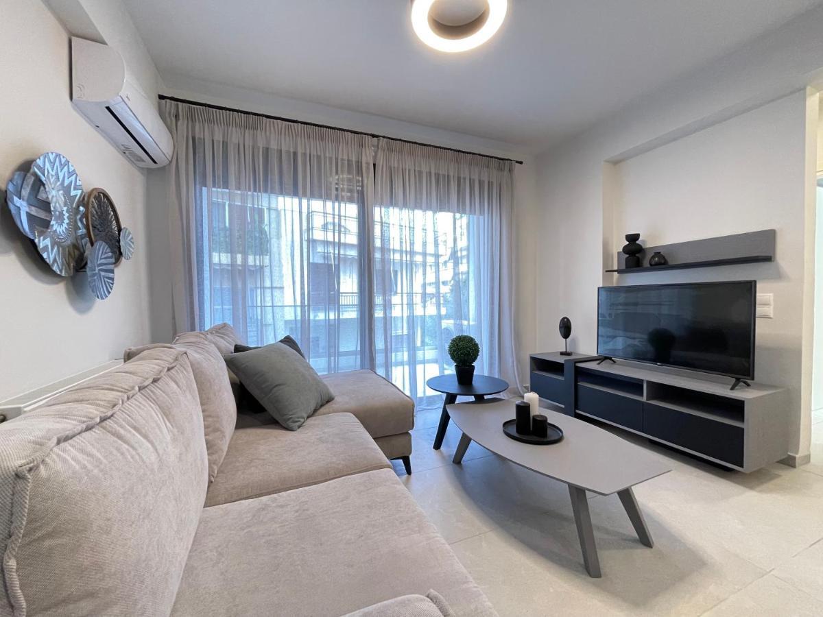Apartment Gleaming Near Metro Mall