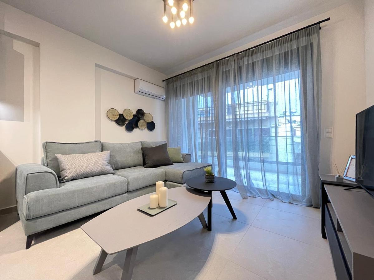 Apartment Gleaming Near Metro Mall