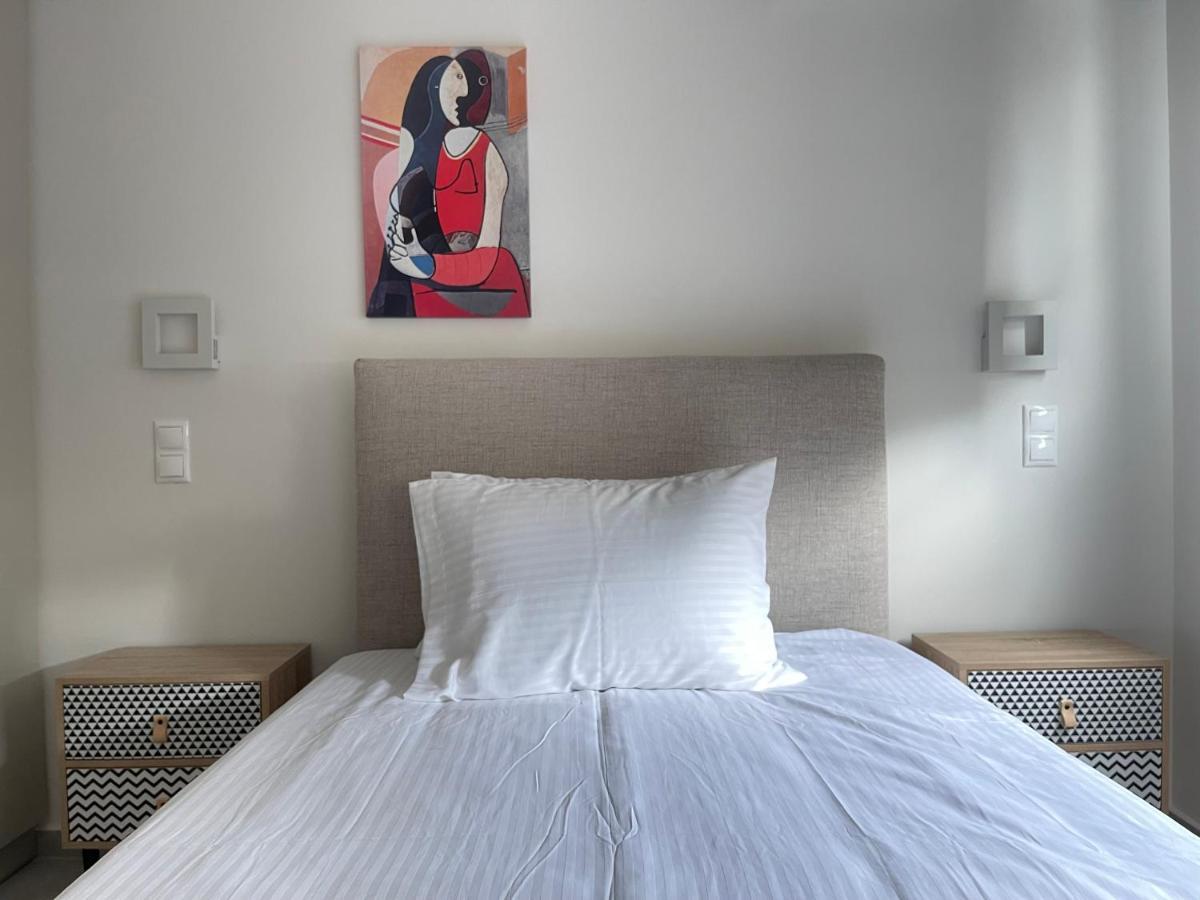 Apartment Gleaming Near Metro Mall