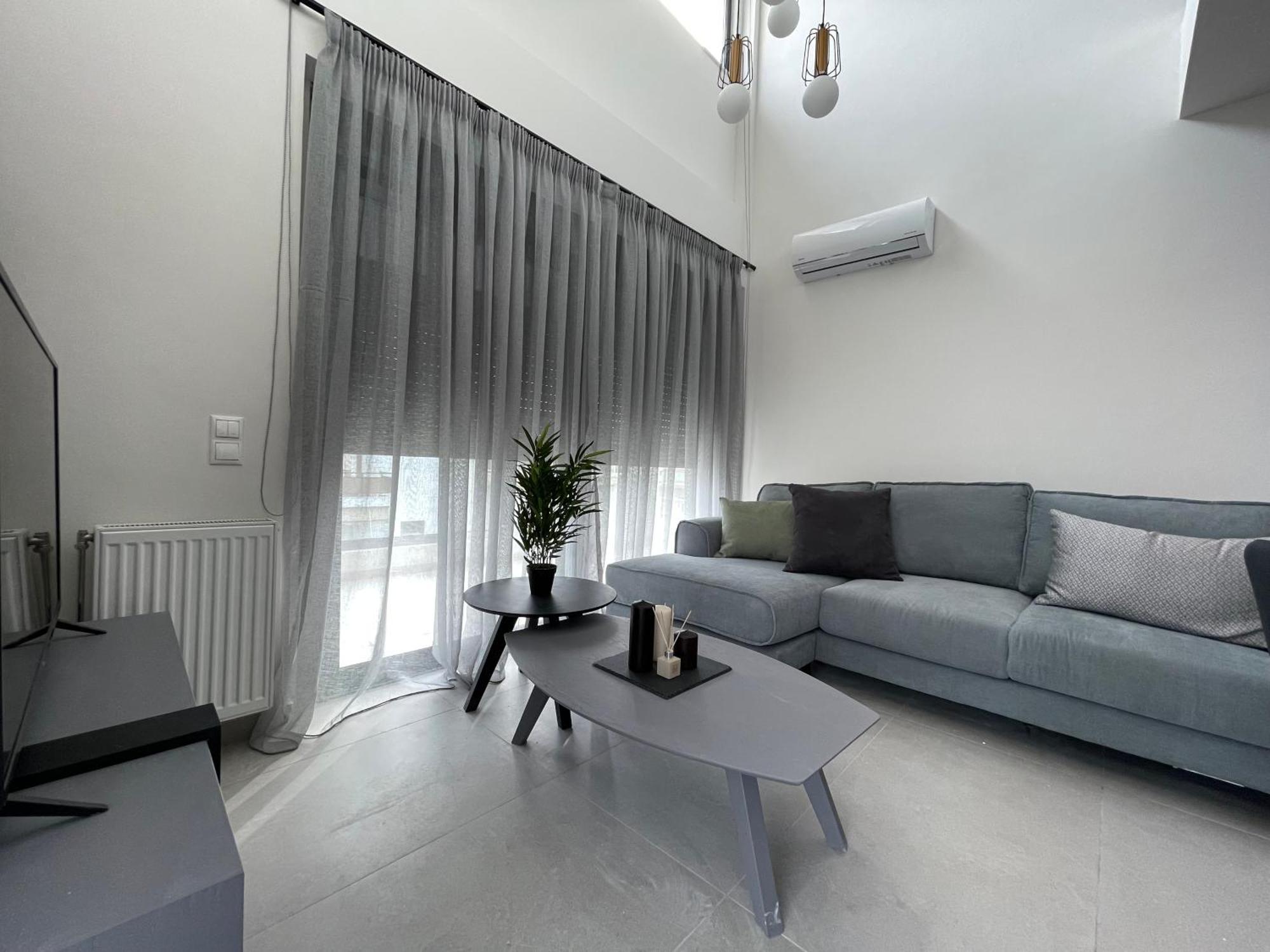 Apartment Gleaming Near Metro Mall