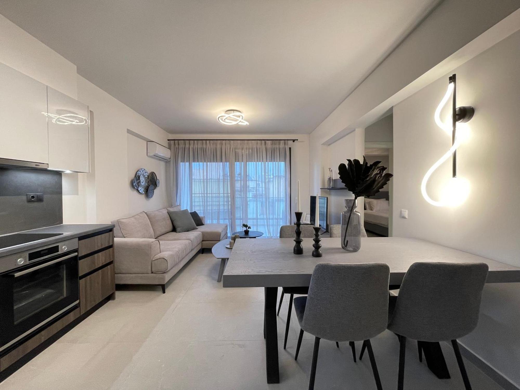 Gleaming Near Metro Mall Appartement Athene