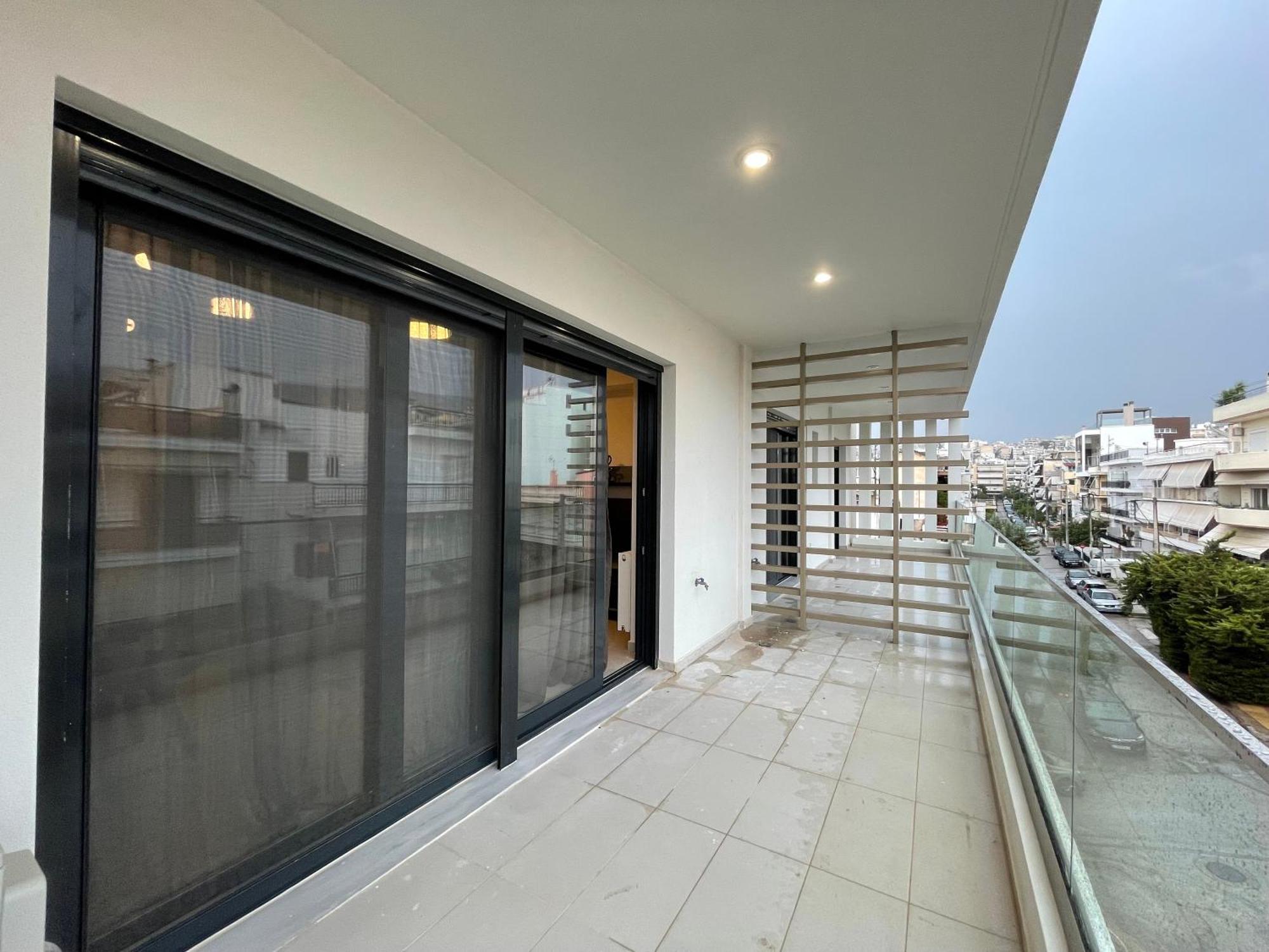 Gleaming Near Metro Mall Apartment Athen