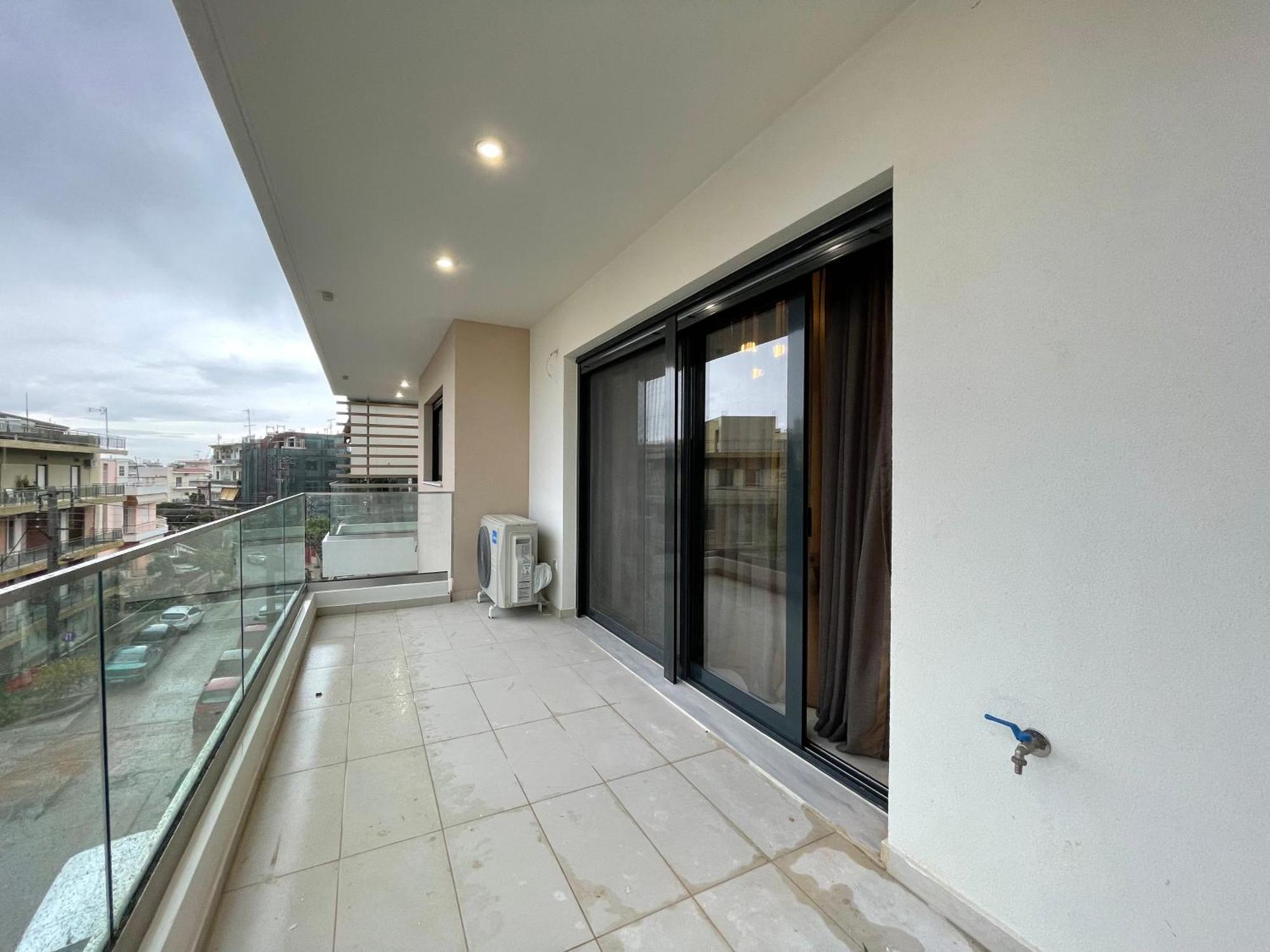 Gleaming Near Metro Mall Apartment Athen