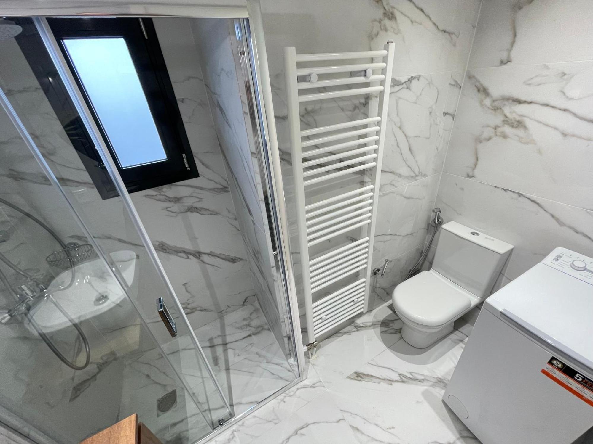 Apartment Gleaming Near Metro Mall *